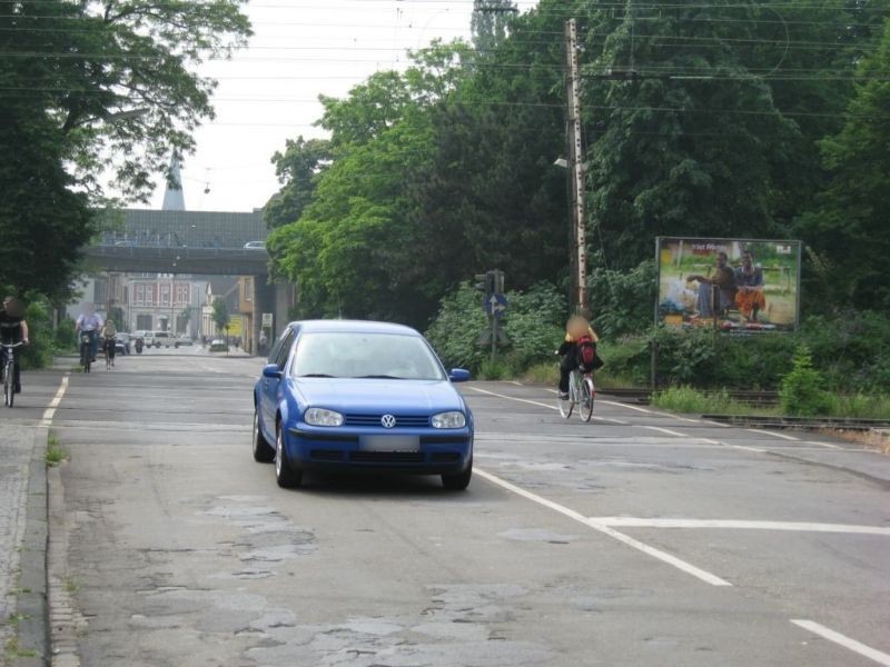 Hochlarmarkstr./Bahnübergang