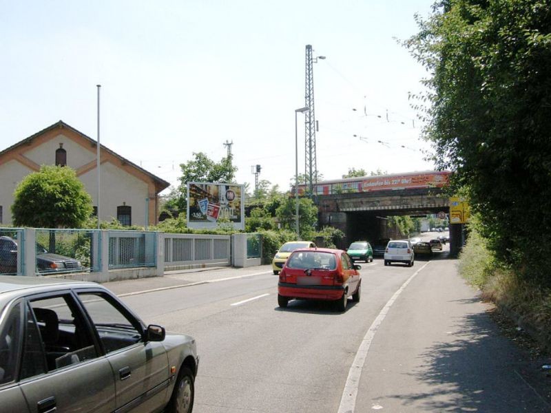 Winzinger Str. 10/ B39 geg. Einf. Bus-Bf li.