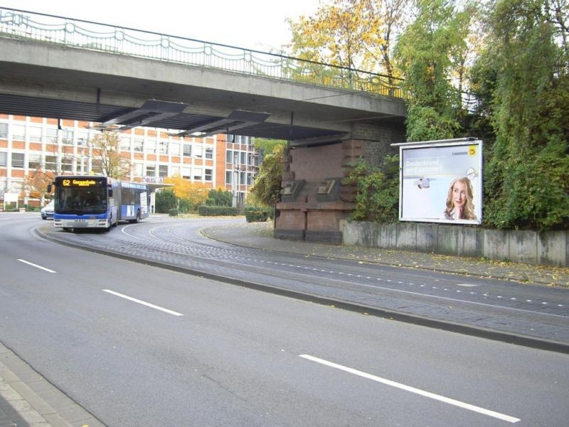 Hattenbergstr./geg. Schott/zw. Ufg./li.