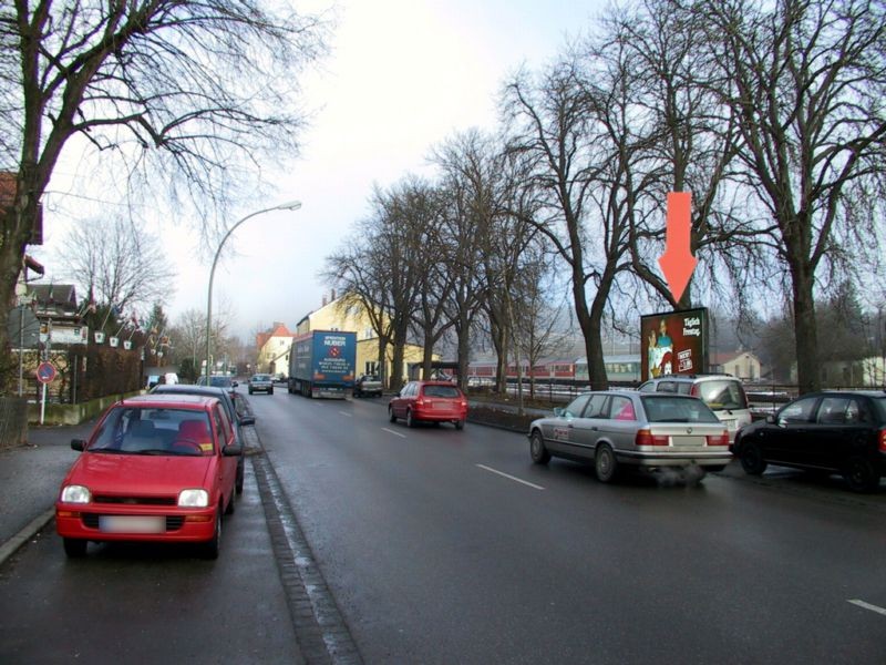 Bahnhofstr. re. neb. Bahnhof