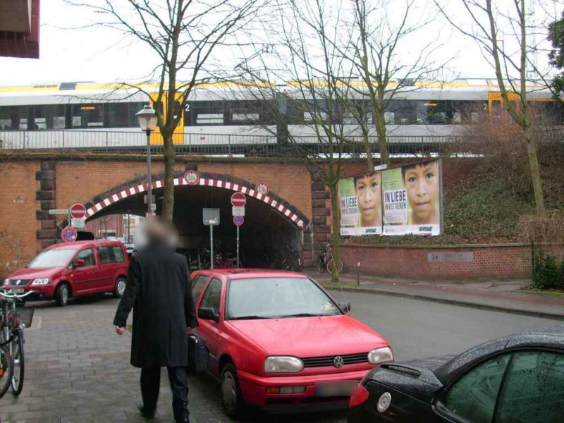 Elisabethstr./Johanniter Str. re. neb. Ufg.