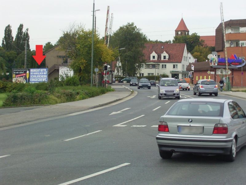 Lübbecker Str. Nh. 33/We.li. Bahnübergang