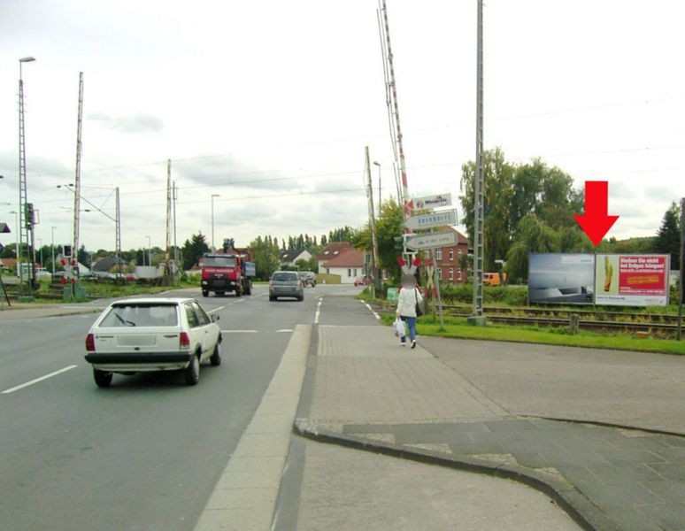 Lübbecker Str. Nh. 33/We.re. Bahnübergang