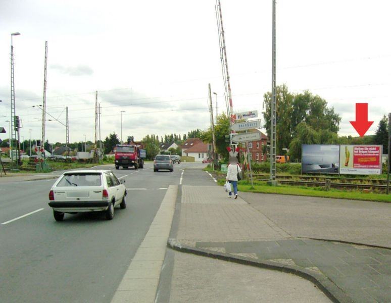 Lübbecker Str. Nh. 33/We.re. Bahnübergang