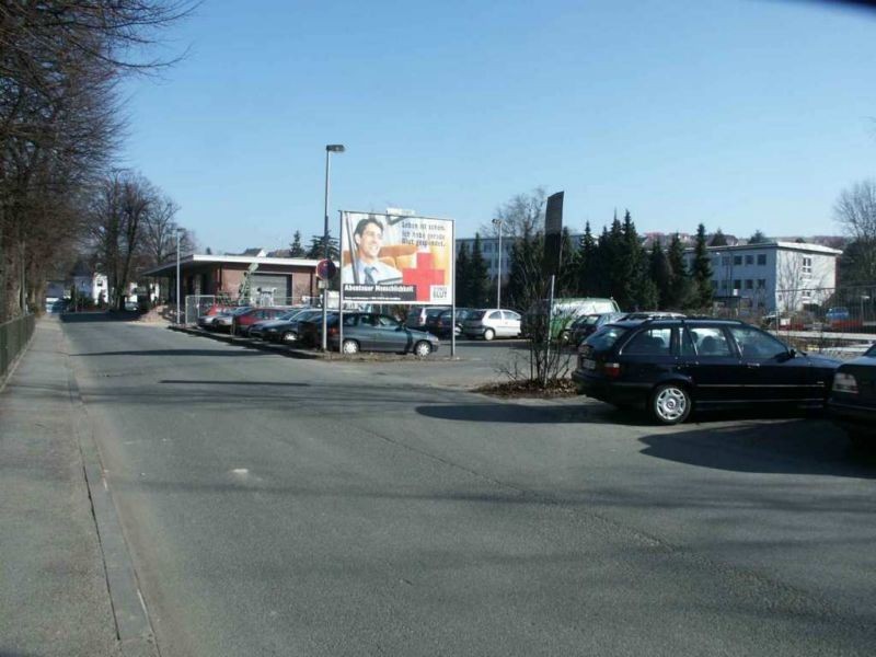 Ludwig-Eckes-Allee P+R Nh. Bf VS