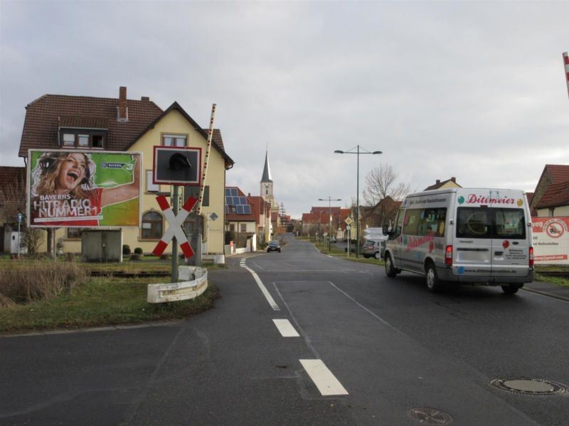 Bahnstr./Raiffeisenstr./Bahnübergang quer RS