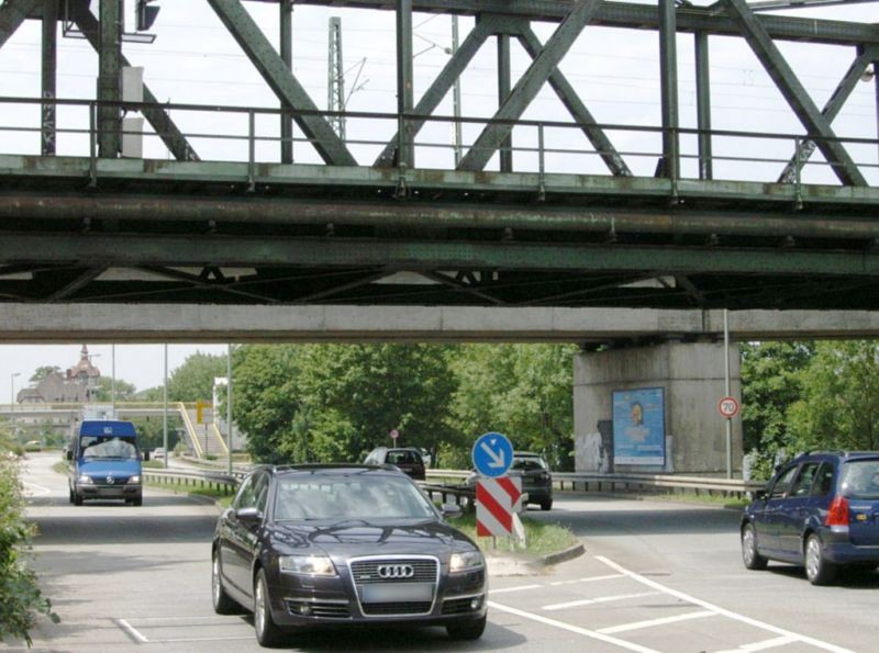 Schwanheimer Ufer/Niederräder Brücke