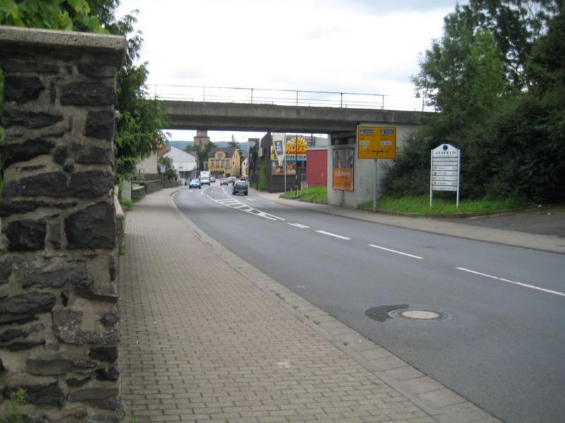 Georg-Dietrich-Bücking-Str./B62/Ufg./re.