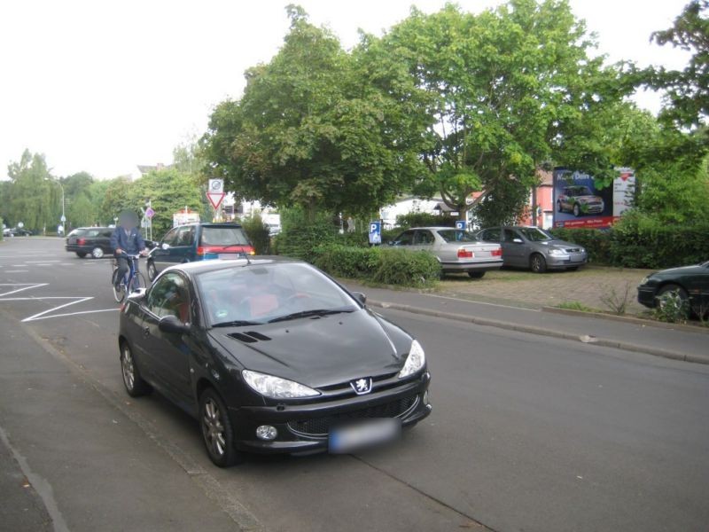 Heinrich-Neeb-Str./Bahnübergang/RS