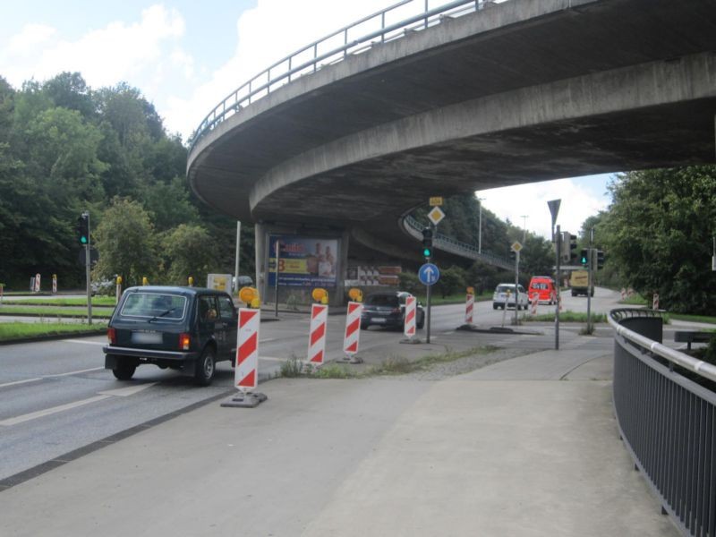 Barkauer Kreuz/Alte Lübecker Chaussee quer B404