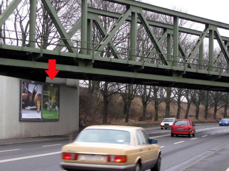 Hoechster Farbenstr./Bahn-Ufg.