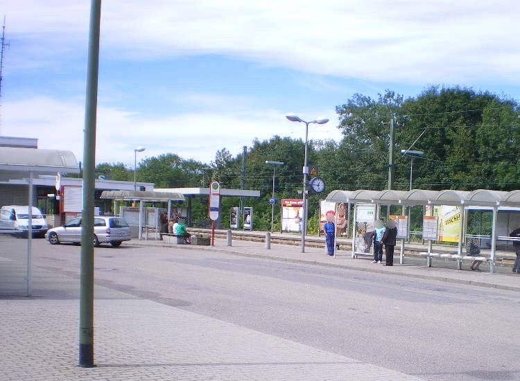 Bahnhofstr. 78, Bussteig 1, 1.WH, li.Vi.