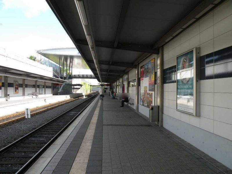 AKN-Bf Ulzburg Bahnsteig Ri. Ka Re.