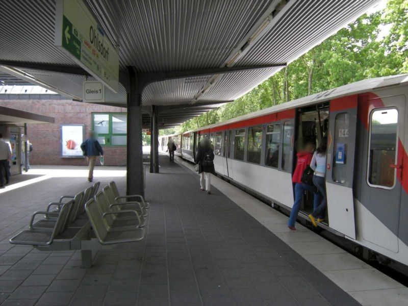 U-Bf Ohlsdorf Gleis 1 Gebäude re.