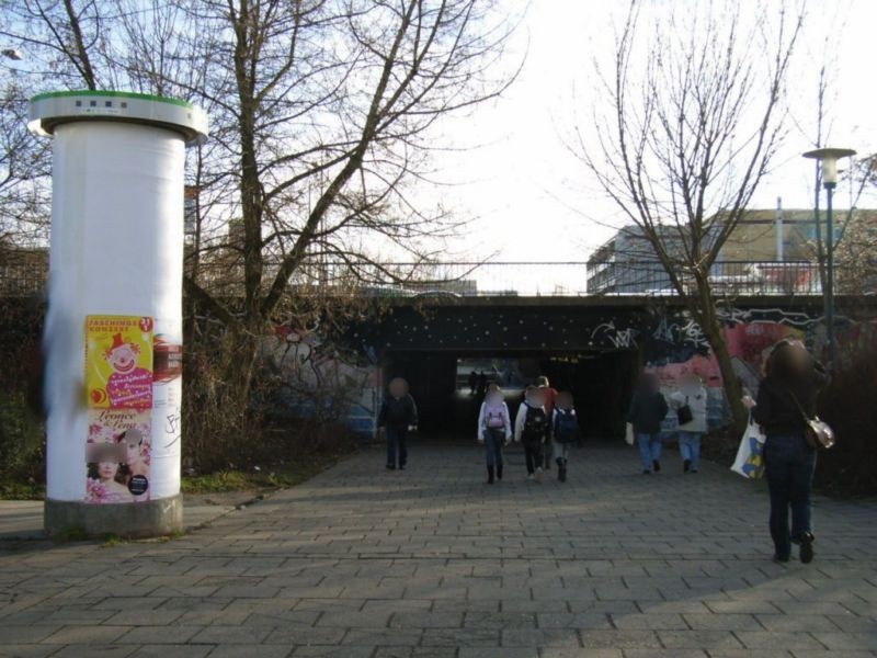 Am Meeresbrunnen vor Fußgängertunnel