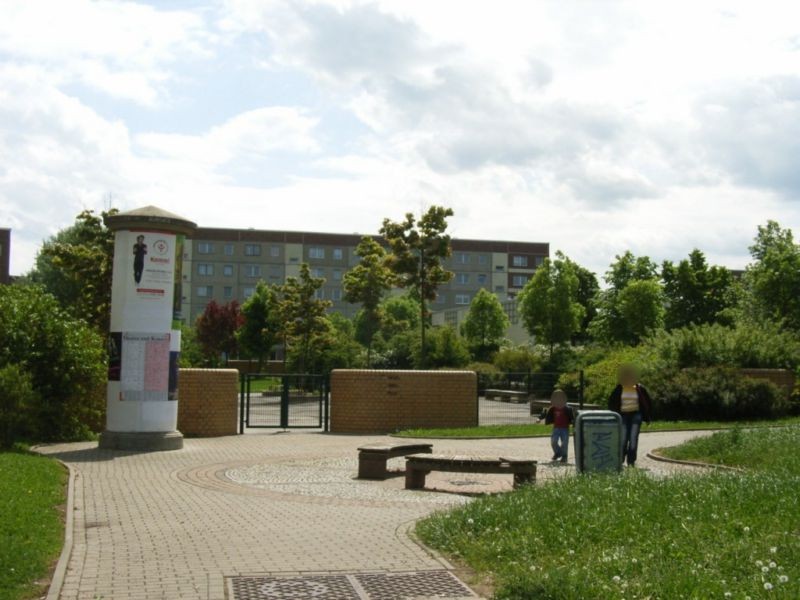 Dreizahnstr./Schule