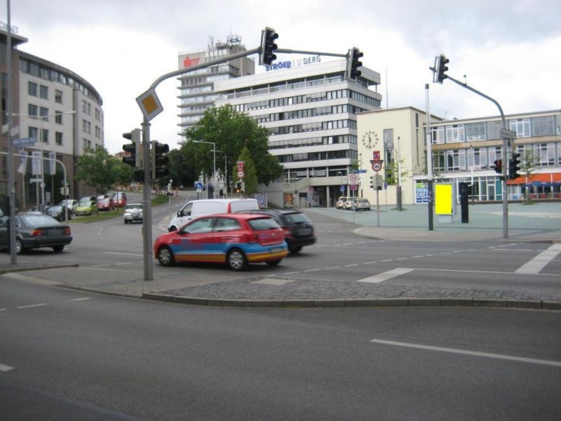 Hbf, Bahnhofsvorplatz, Seite EG