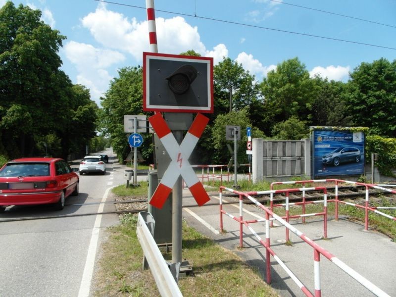 Schittgablerstr./Berberitzenstr. Bahnüberg. HGL VS