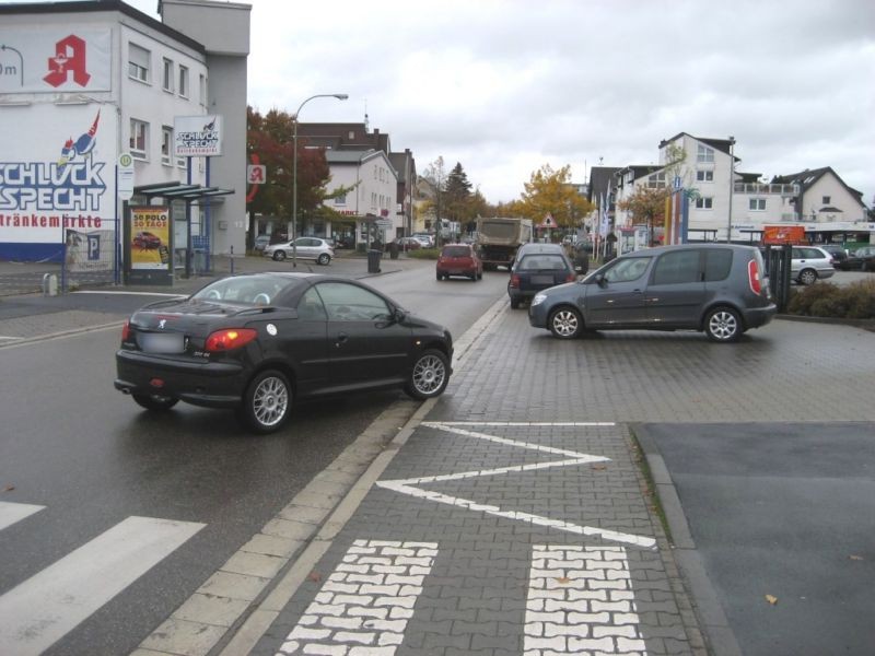 An den Drei Hasen/Karl-Hermann-Flach-Str./aussen