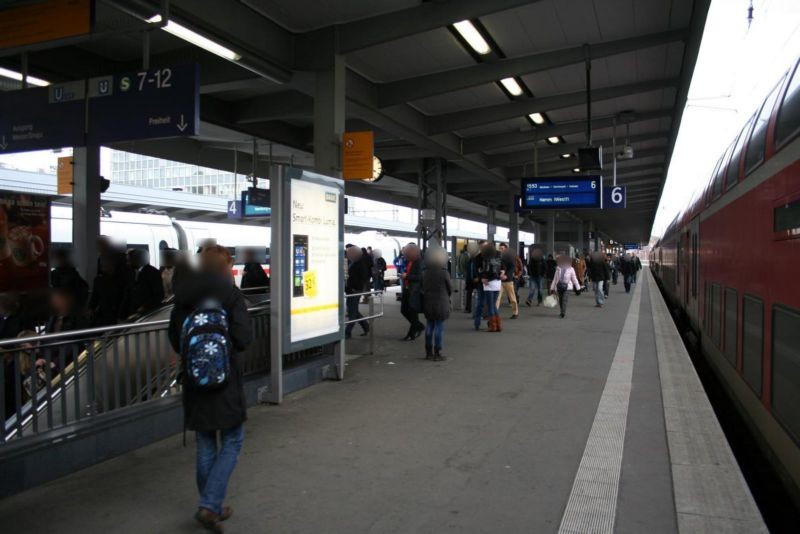 Hbf, Bstg., Gl. 6, Fahrtreppe Ost, Si. Gl.