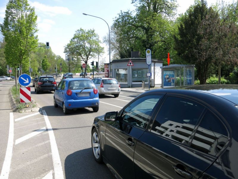 Frankfurter Landstr. 1/neb. Kiosk/Seite/innen