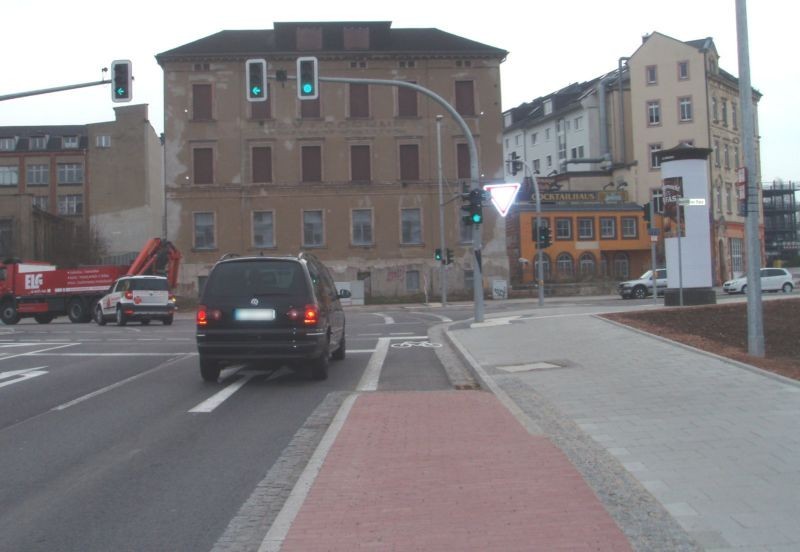 Dresdner Platz   1/Waisenstr.
