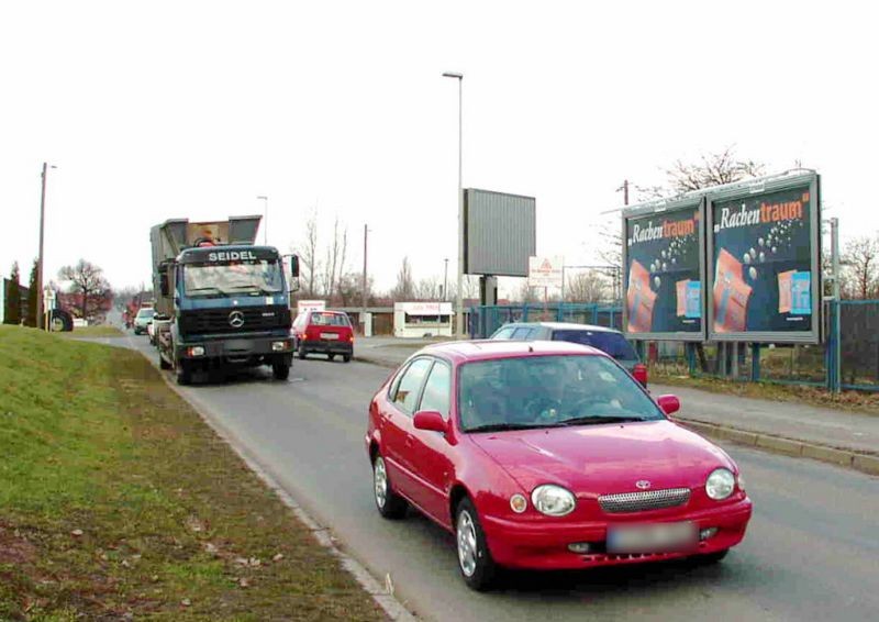 Olzmannstr.  51 re. neb. Hofeinf.