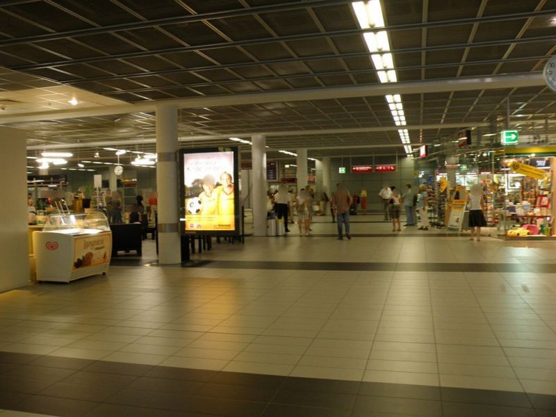 Flughafen - Ankunft li./We.li.