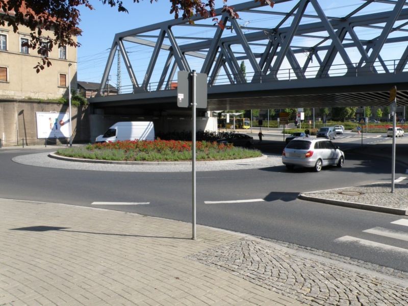 Platz der Freiheit geg. August-Bebel-Str. quer