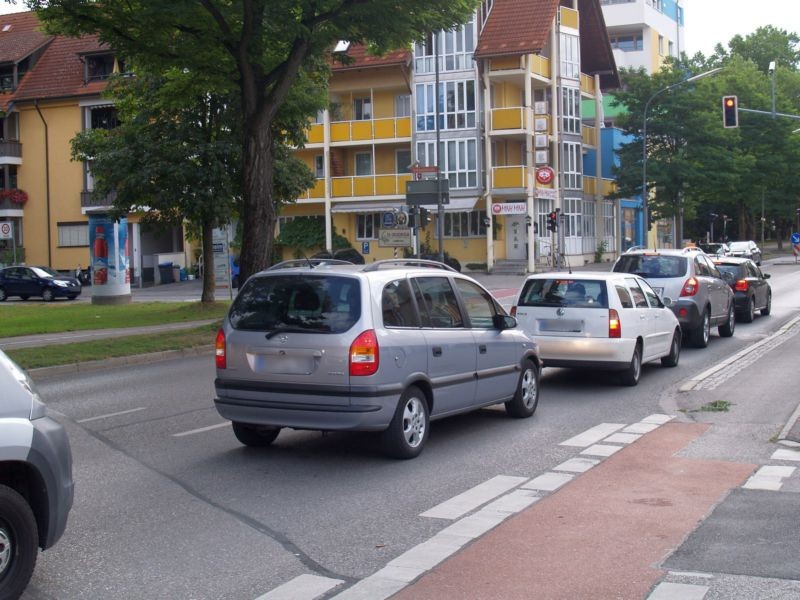 Roßwachtstr.   2/Erich-Ollenhauer-Str.