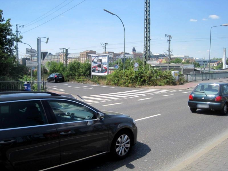 Camberger Str./H.-Eggert-/DB-Werk/re./Si. DB-Zuf.