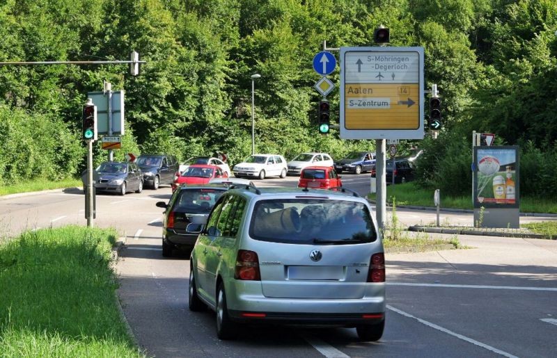 Karl-Kloss-Str. vor Tunneleinf. sew. STS