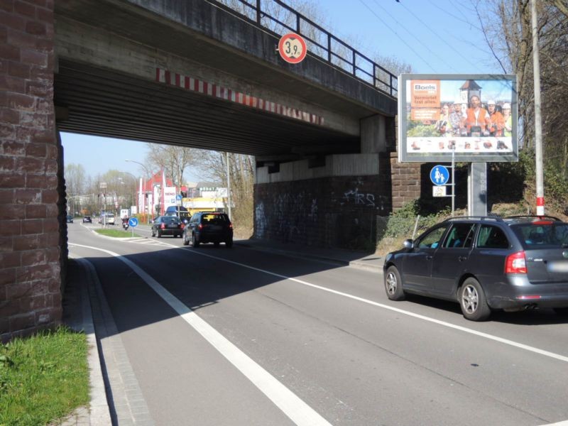 Gundelfinger Str. vor DB-Brücke saw.