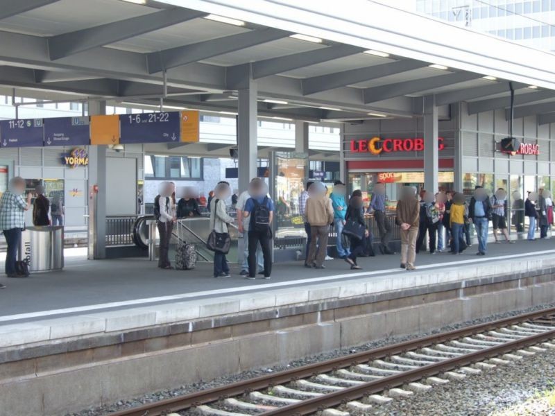 Hbf, Bstg. Gleis 7/Fahrtreppe Ost/Si. Gleis