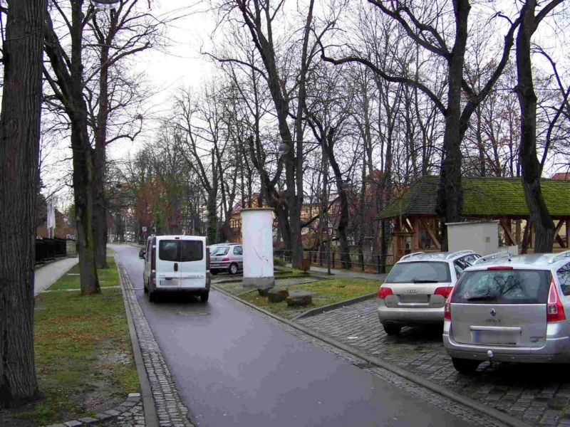 Rudolf-Weiß-Str. Nh. Fußgängerbrücke