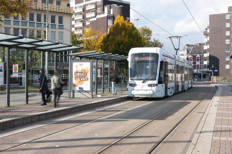 August-Bebel-Platz geg. 1/StraBa-HST/re./We.li.