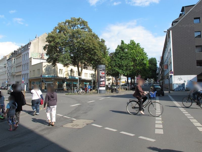 Kempener Str./Cranachstr. geg. 9/Mittelstreifen