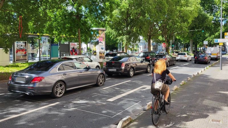Wittelsbacherallee  61/Habsburgerallee/außen li.