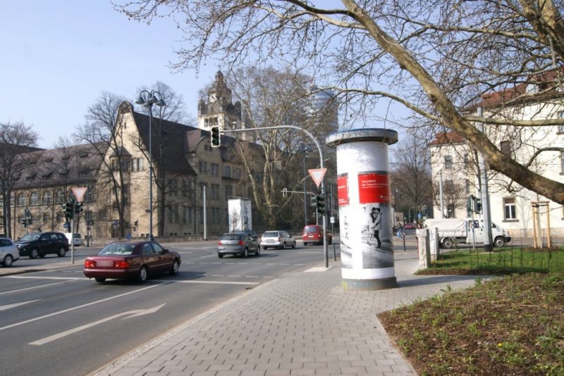 Lutherplatz vor Rathaus