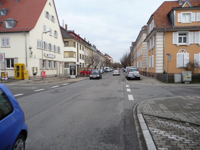 Neckarstr., Bus-HSt Weiherhof, We.li.