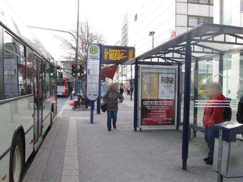 Marktplatz/Frankfurter Str. 1/Bussteig 2/innen