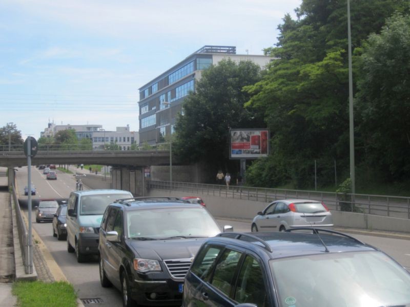 Knorrstr. vor DB-Brücke re.