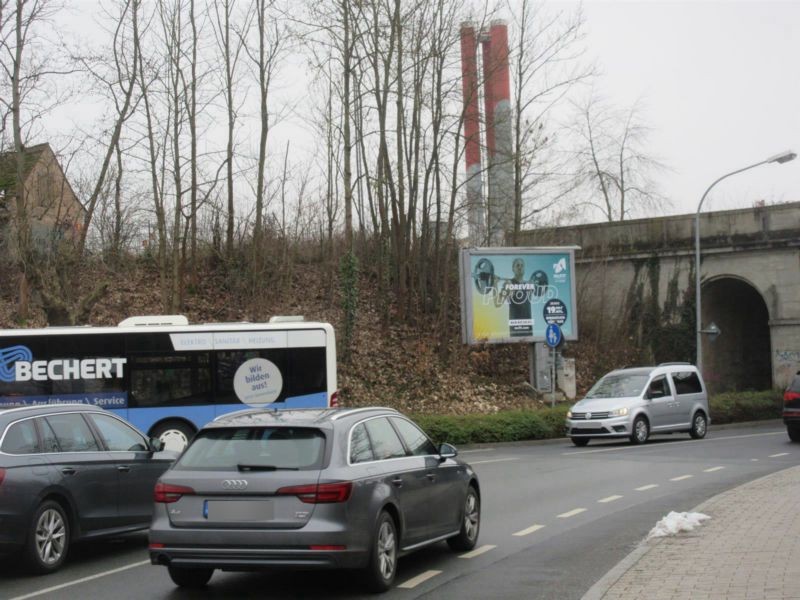 Tunnelstr. vor DB-Brücke, sew. li. CS