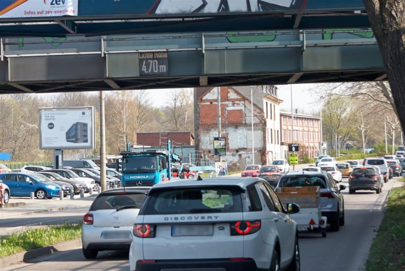 Uhdestr.  19f/Bahnbrücke/We.li.