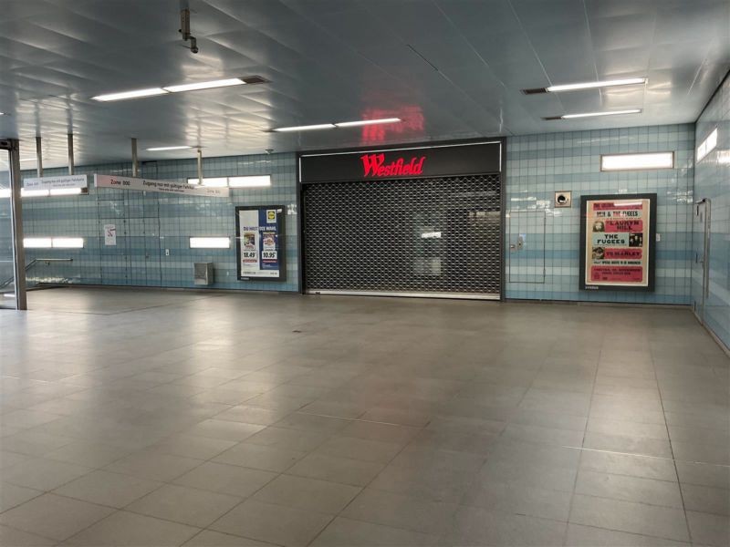 U-Bf Überseequartier, SH A, Eing. Westfield li.