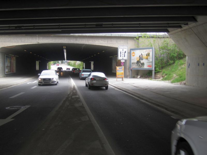 Offenbachstr. Ufg. Ri. Nord/Lichthof Mitte re.