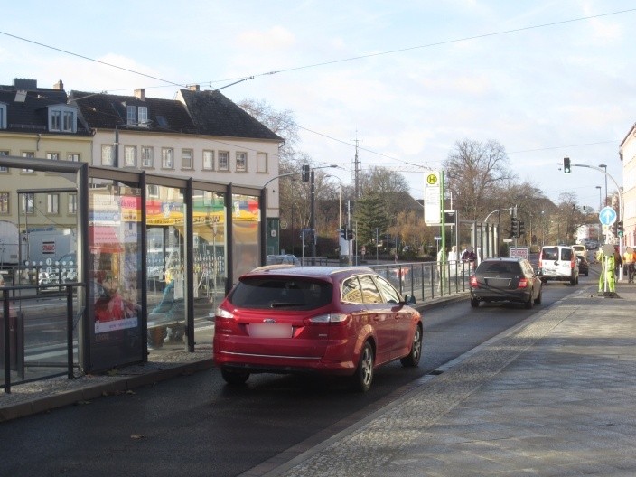 Nicolaiplatz vor Nr. 9, Sicht Tram WH 2