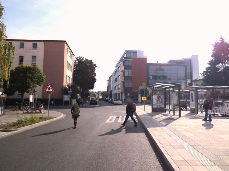 Baruch-Baschwitz-Platz/Alexanderstr. 2/innen