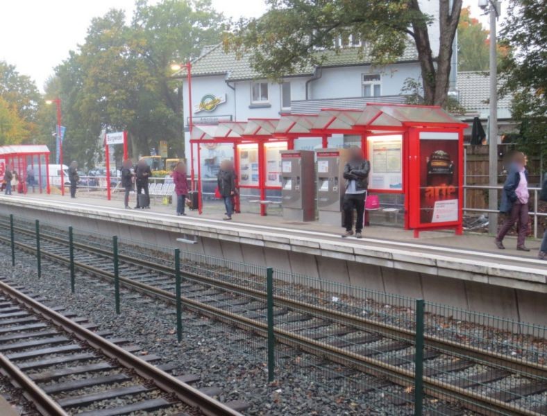 AKN-Bf Burgwedel Bstg. Ri. Eidelstedt Einf. außen