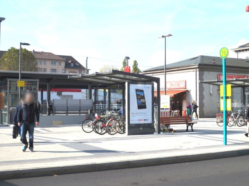 Baruch-Baschwitz-Platz   1 vor S-Bf 3 mitte re.